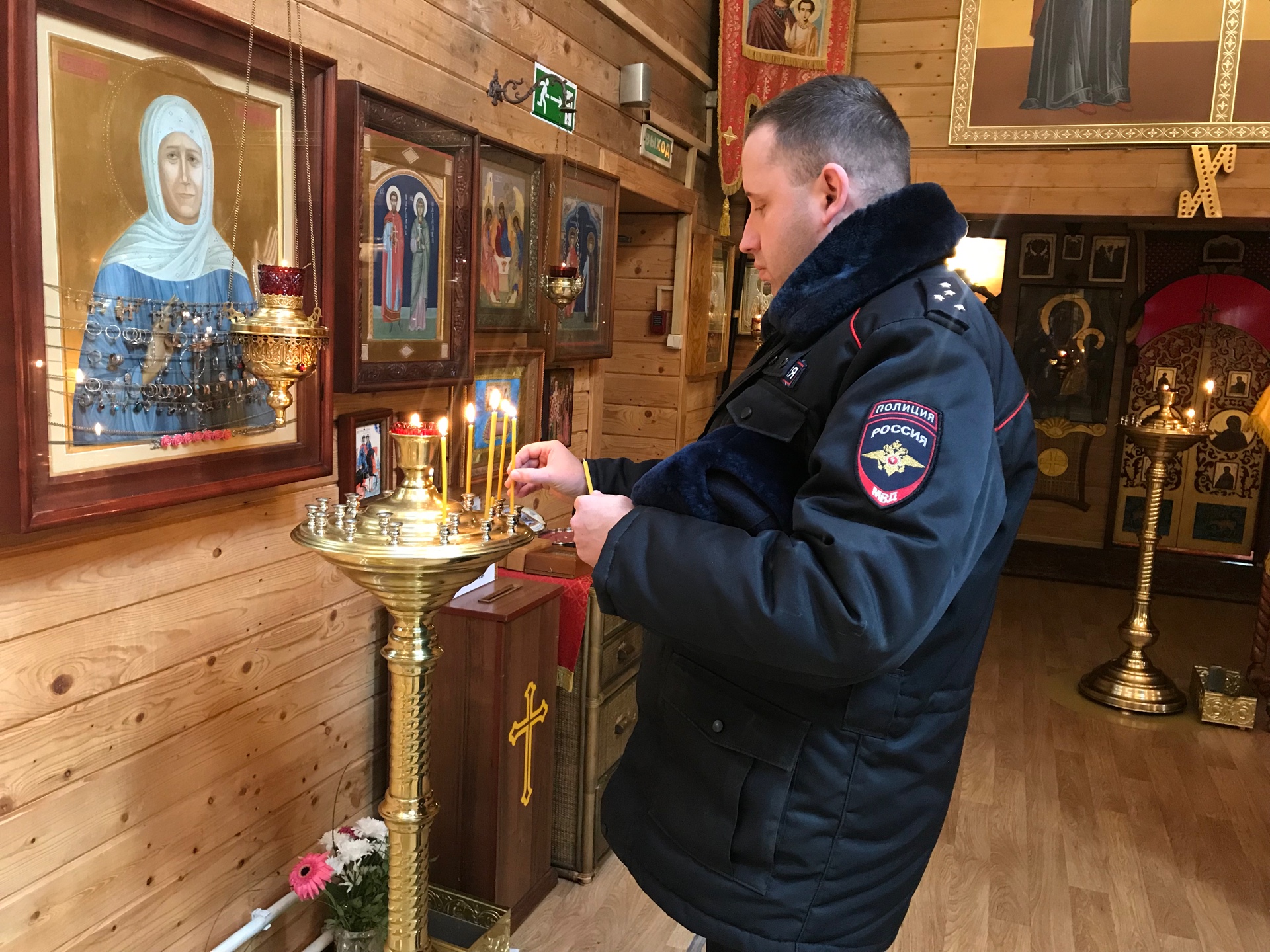 На юге столицы автоинспекторы почтили память погибших в ДТП