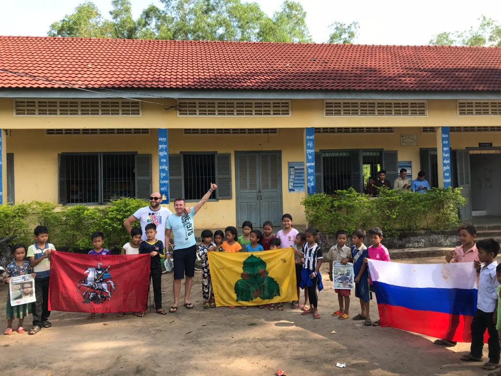 Профессиональные мотогонщики привезли «Южные Горизонты» в Камбоджу. Фото предоставил руководитель Аппарата Совета депутатов муниципального округа Орехово-Борисово Южное Денис Беляевский