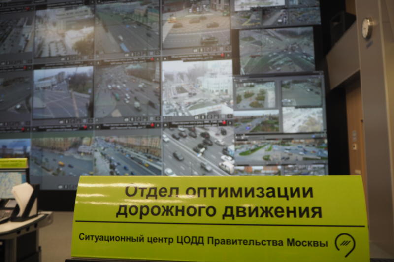 Московских водителей предупредили об опасности около торговых центров