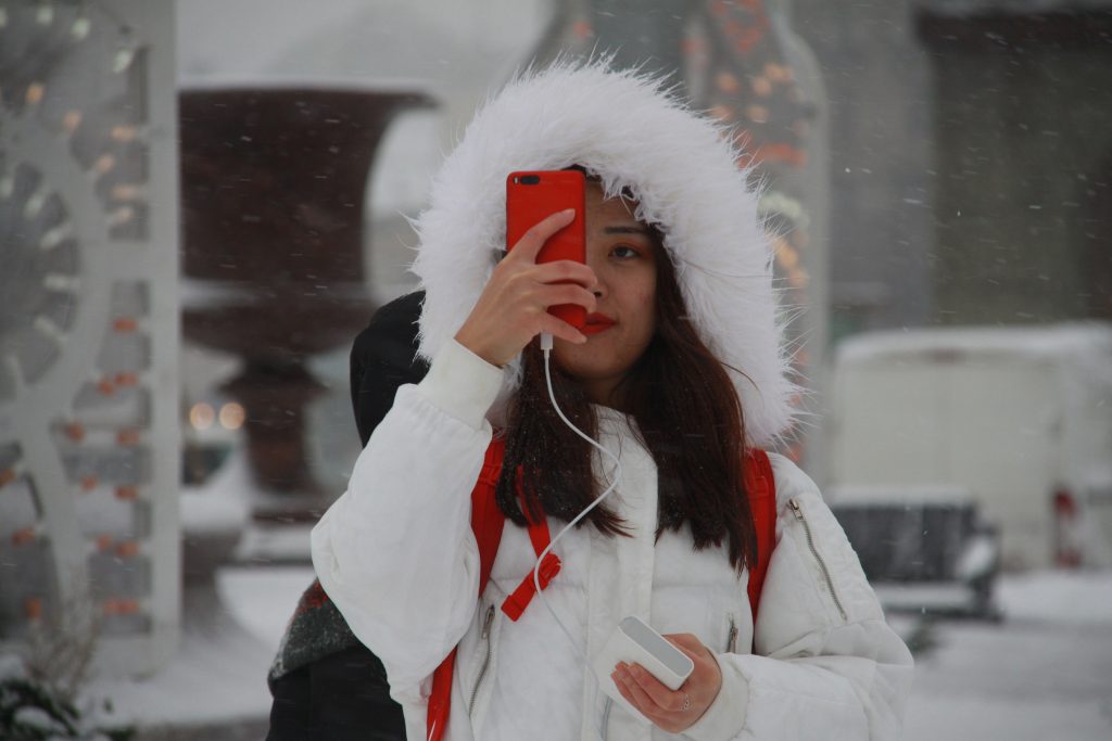 Москву предупредили о мокром снеге с гололедом в ночь на среду