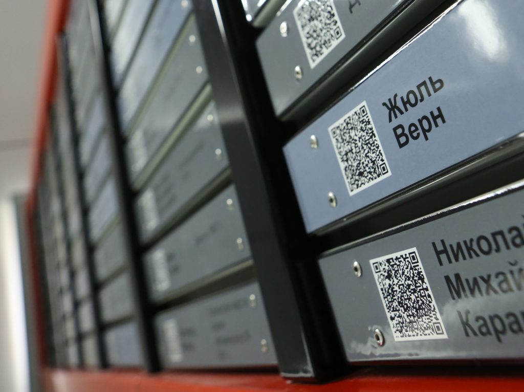 Пассажиры метро Москвы скачали более 100 тысяч электронных книг