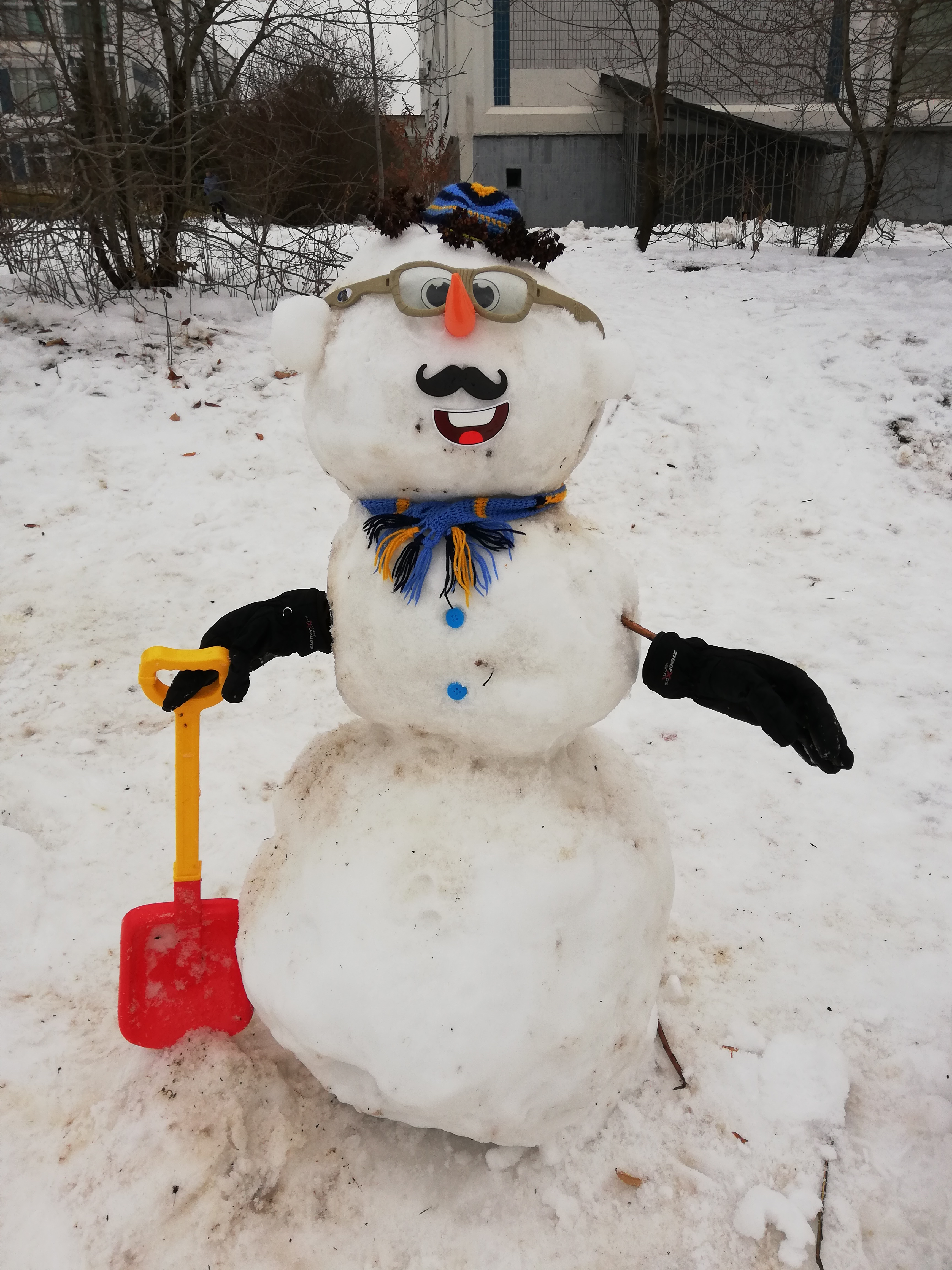 Снежный мечтатель: жители Южного округа прислали фото снеговика. Фото предоставила Елена Козлова
