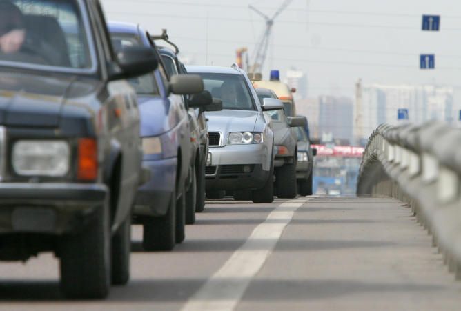 Движение на дублерах Ленинского проспекта ограничат. Фото: Петр Болховитинов, «Вечерняя Москва»