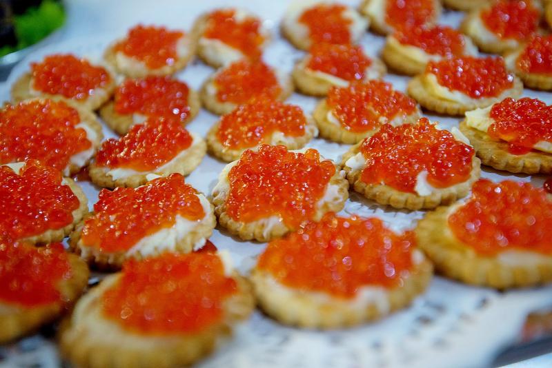 Мясные деликатесы и красная икра: как будет работать Даниловский рынок в праздники