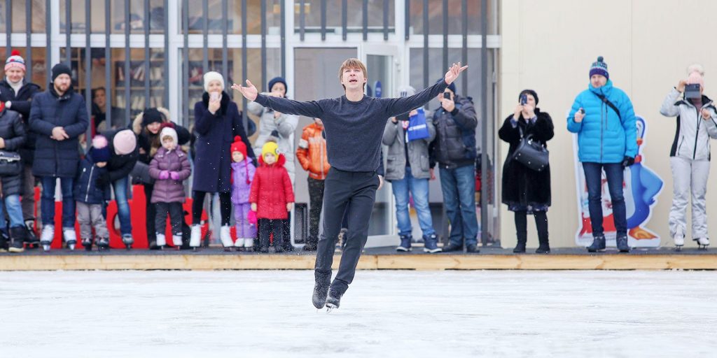 Бесплатные школы фигурного катания заработали в парках Москвы