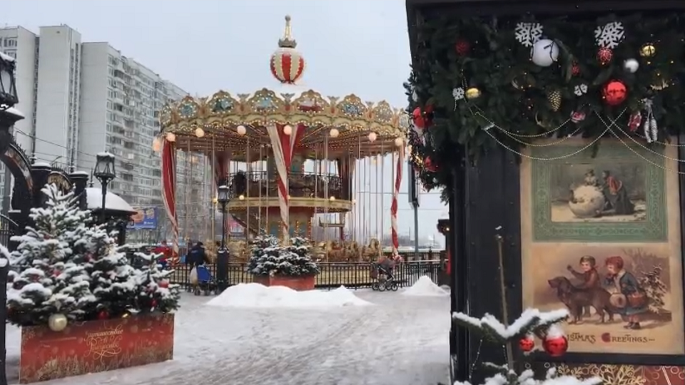 Площадка фестиваля «Путешествие в Рождество» открылась на Ореховом бульваре