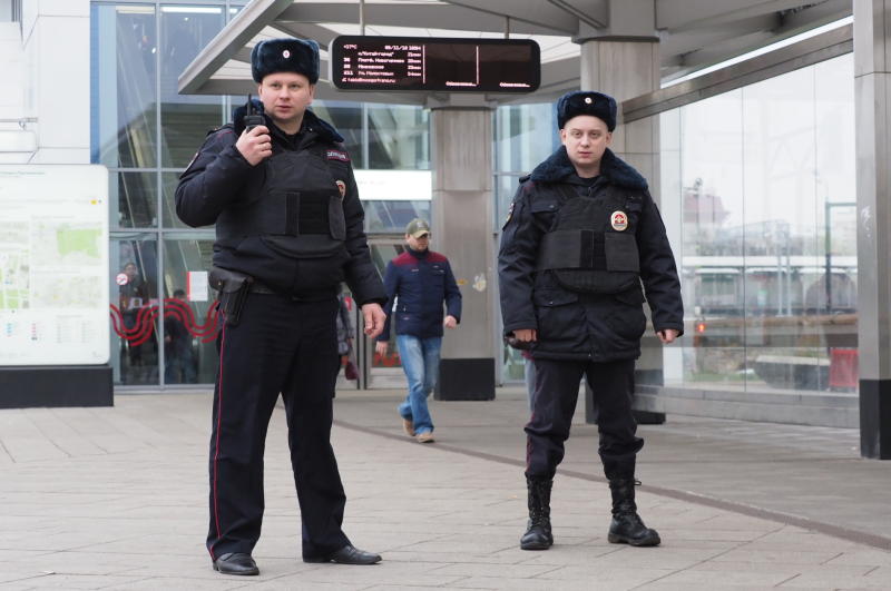 Полицейские оперативно задержали нарушителя. Фото: Антон Гердо