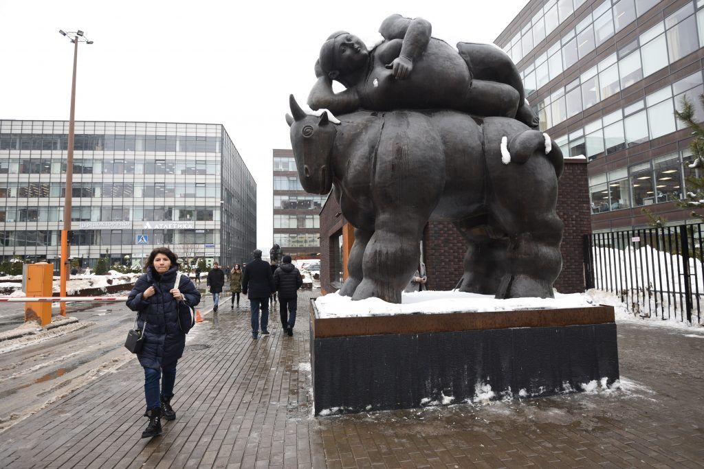 21 февраля 2019 года. Памятник «Похищение Европы» недалеко от «Технопарка». Фото: Пелагия Замятина