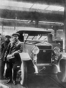 1930-е годы. Сборка партии ЗИС-5В на конвейере. Фото: ТАСС
