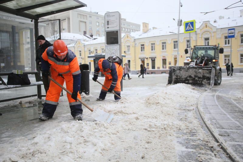 Более 60 тысяч человек устраняют последствия снегопада в Москве