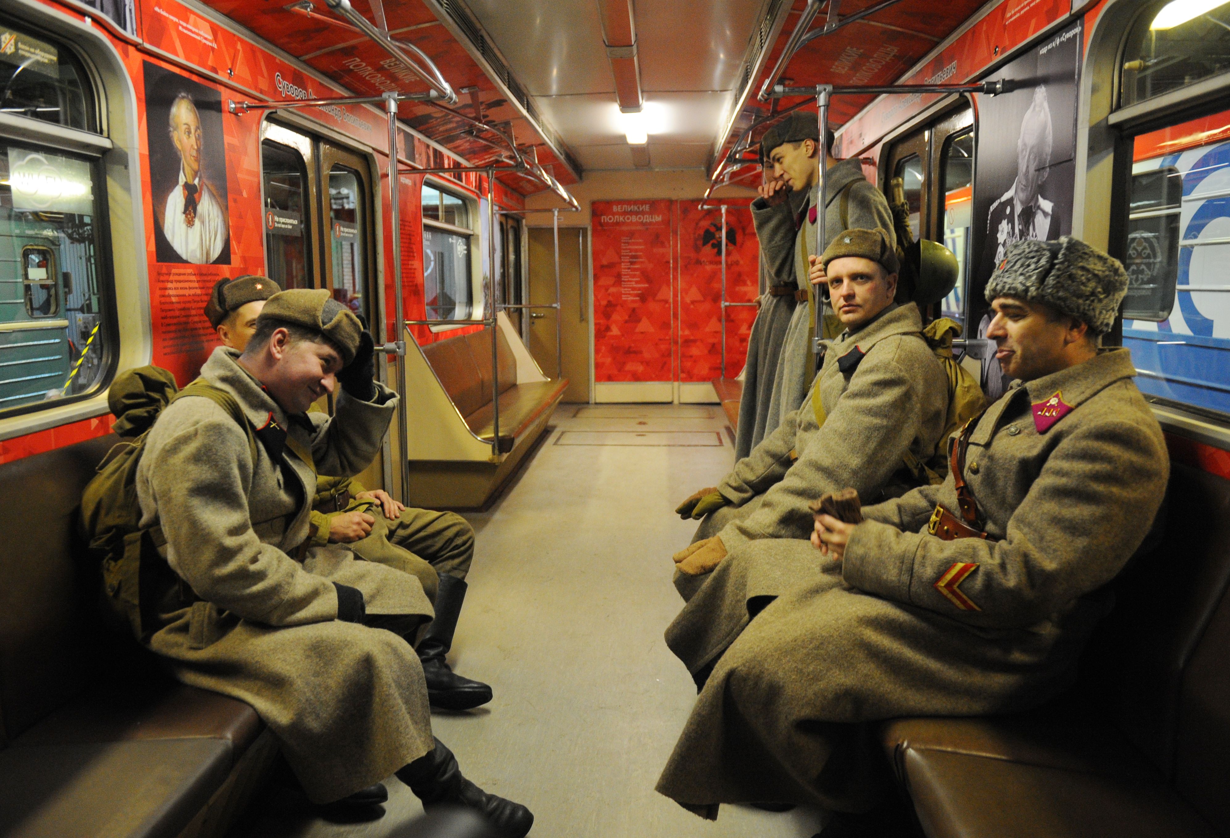 Фирменный поезд «Александровец» запустили в метро Москвы