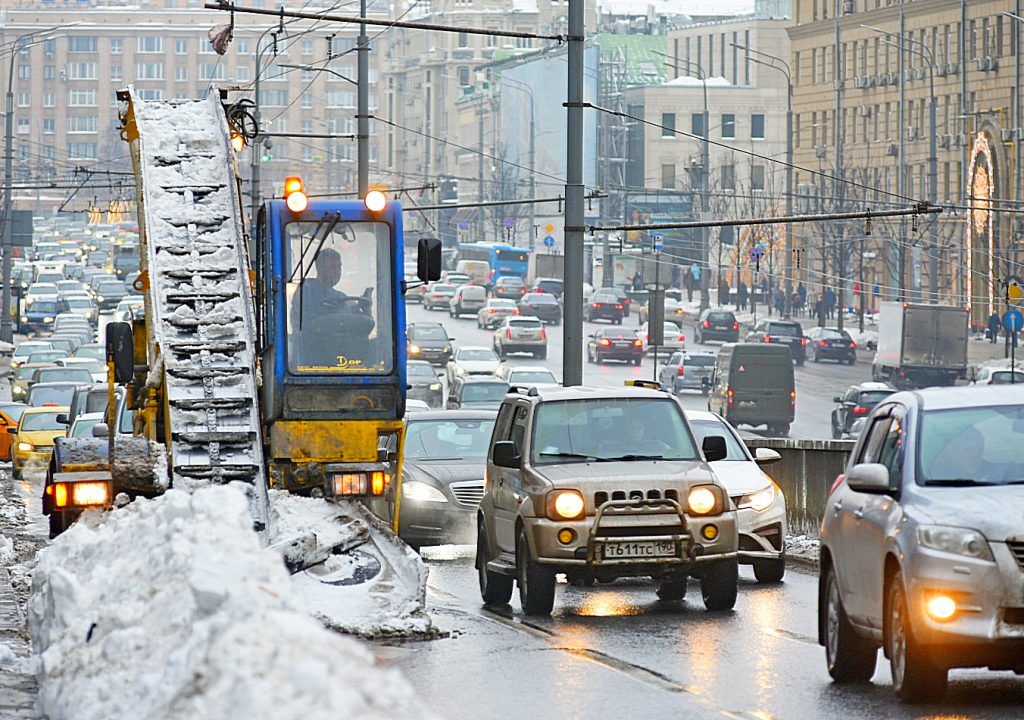 Снег продолжает таять. Фото: Александр Кожохин