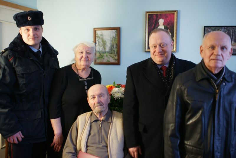 Сотрудники полиции юга столицы поздравили ветерана органов внутренних дел Павла Ивановича Белькова с 88-летием