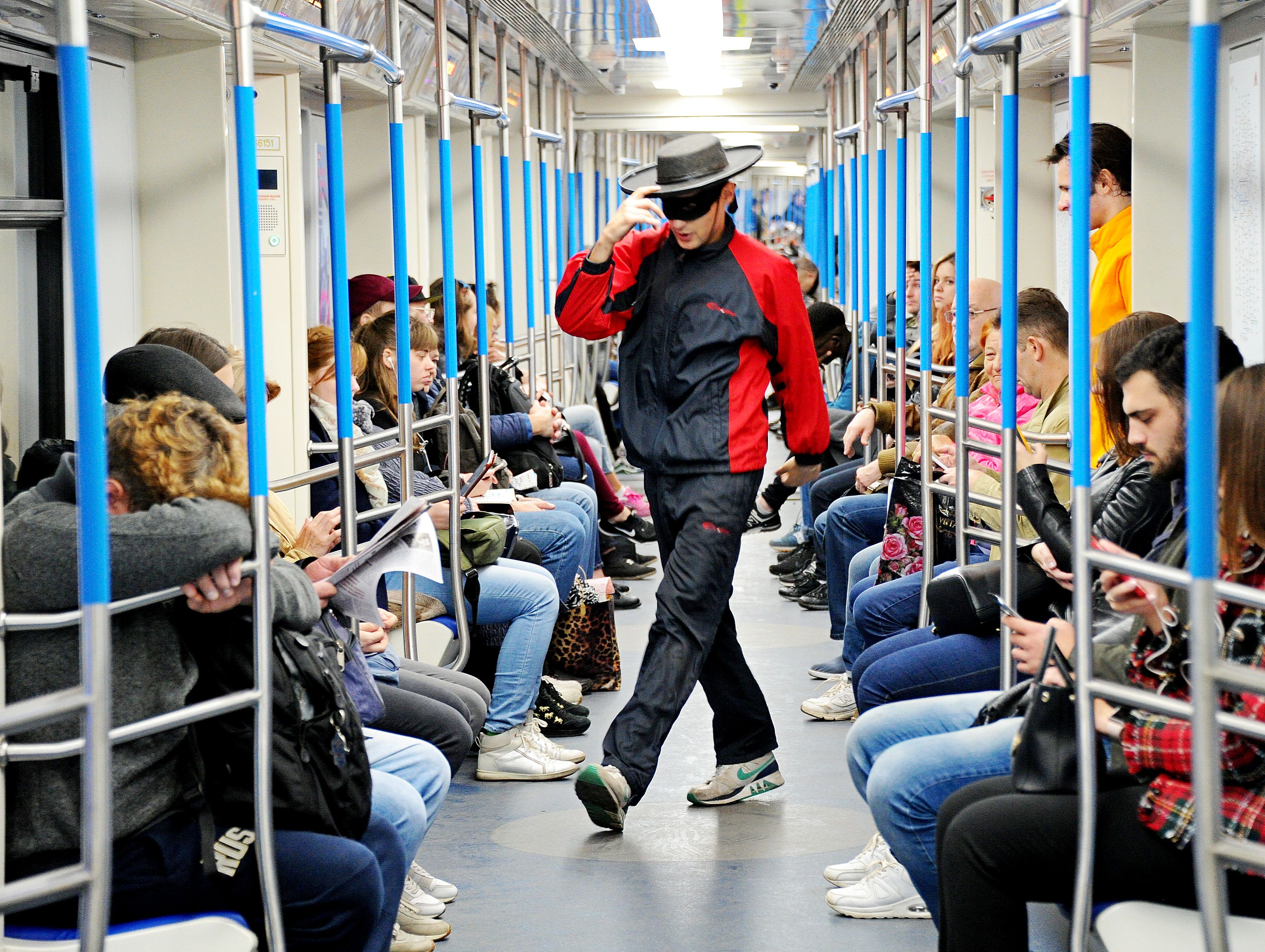Киноплакаты украсили поезда московского метро