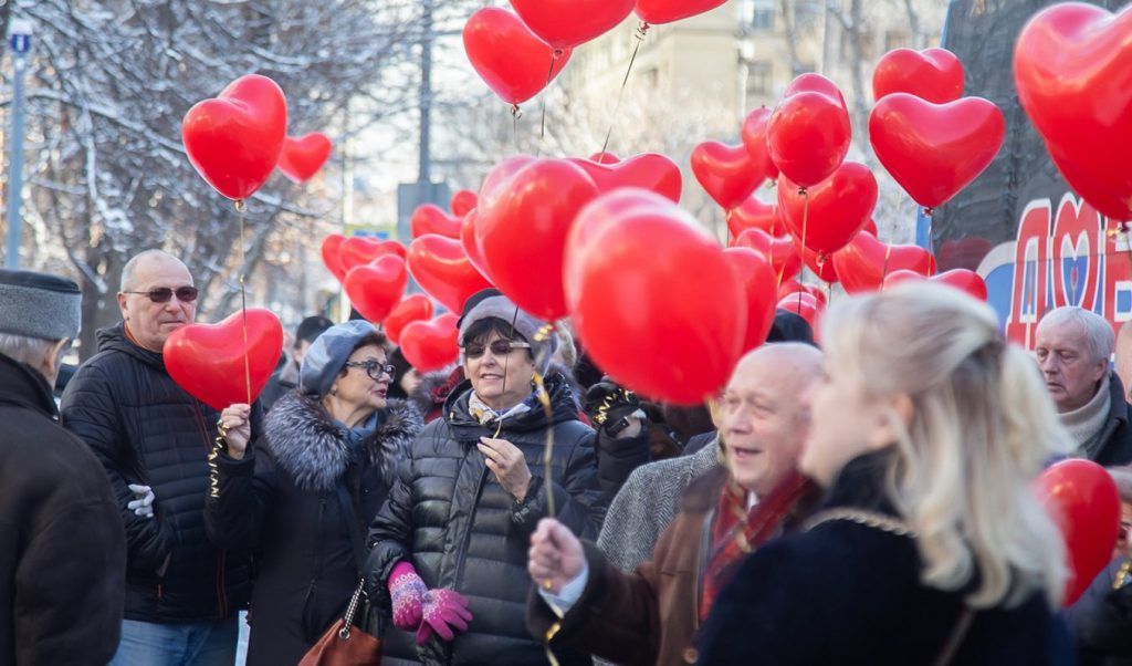 В рамках проекта для людей старшего возраста в День всех влюбленных организовали особую поездку на «Добром автобусе». Фото: сайт мэра Москвы