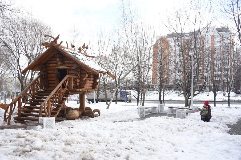 Избушка Бабы-яги после похищения грибов-поганок. Фото: народный корреспондент