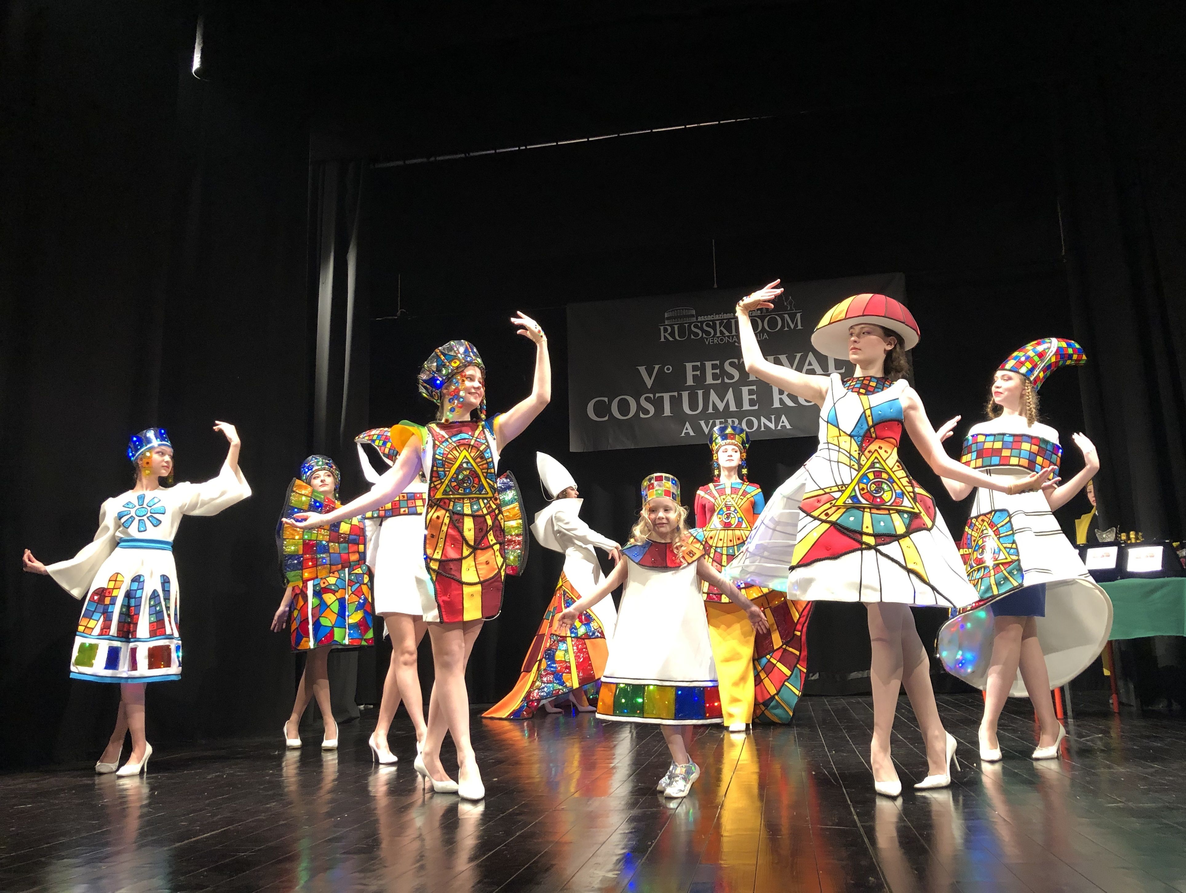 Фестиваль русского костюма в Италии: победа юных московских дизайнеров и карнавал