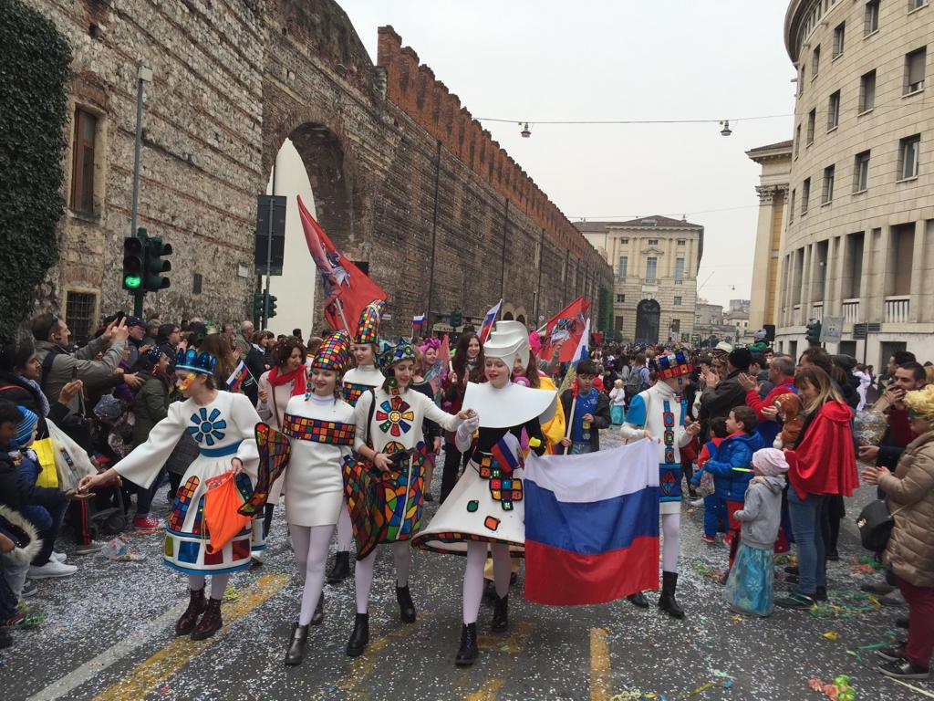 Юные дизайнеры из Центра «На Сумском» заняли первое место на Фестивале русского костюма в Италии