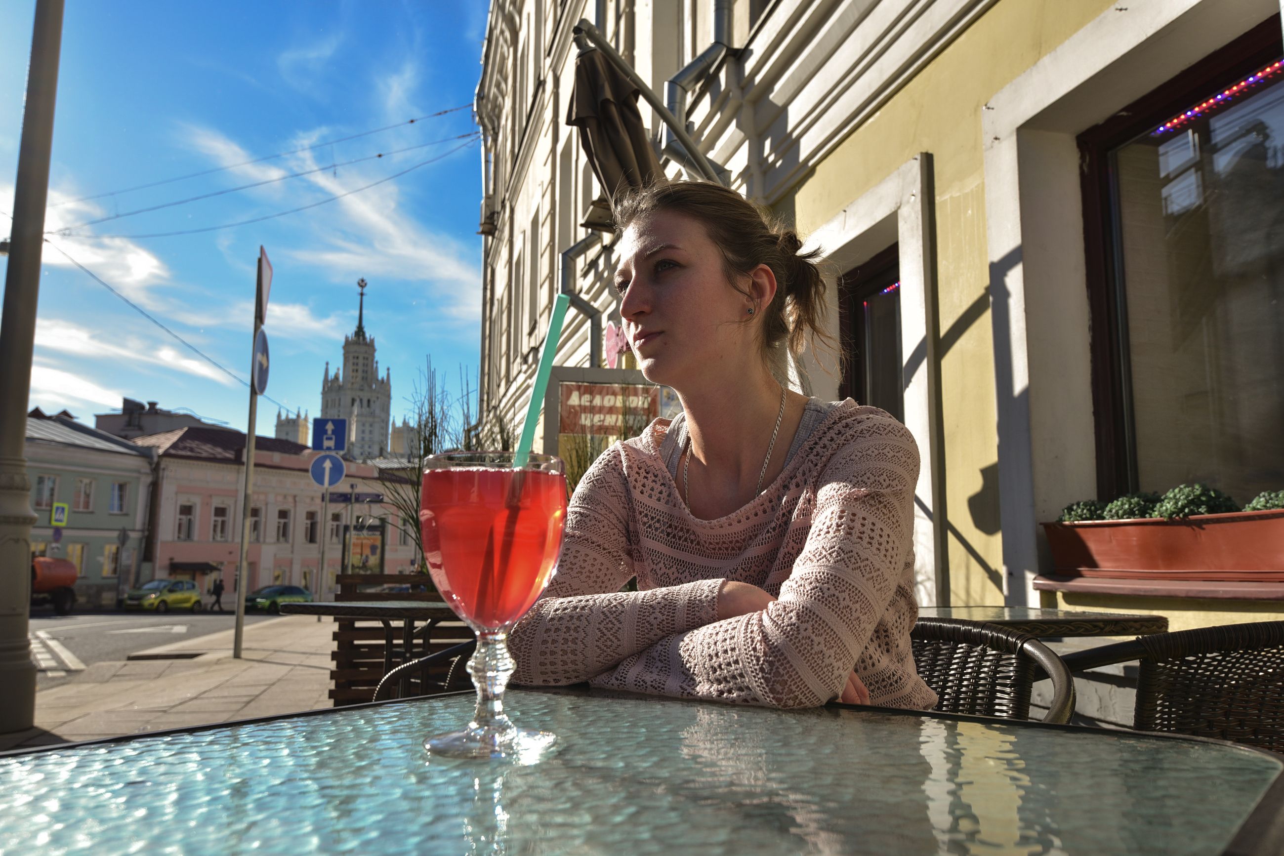 Московским рестораторам разрешили монтировать первые летние веранды