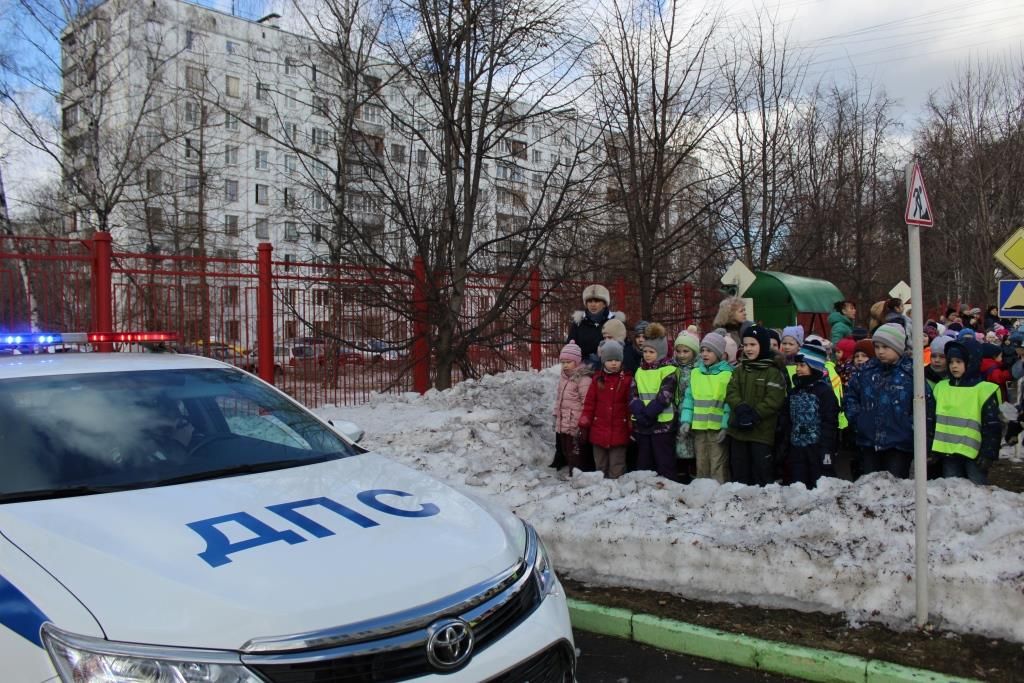 Сотрудники Госавтоинспекции продолжают проводить профилактические мероприятия с дошкольниками