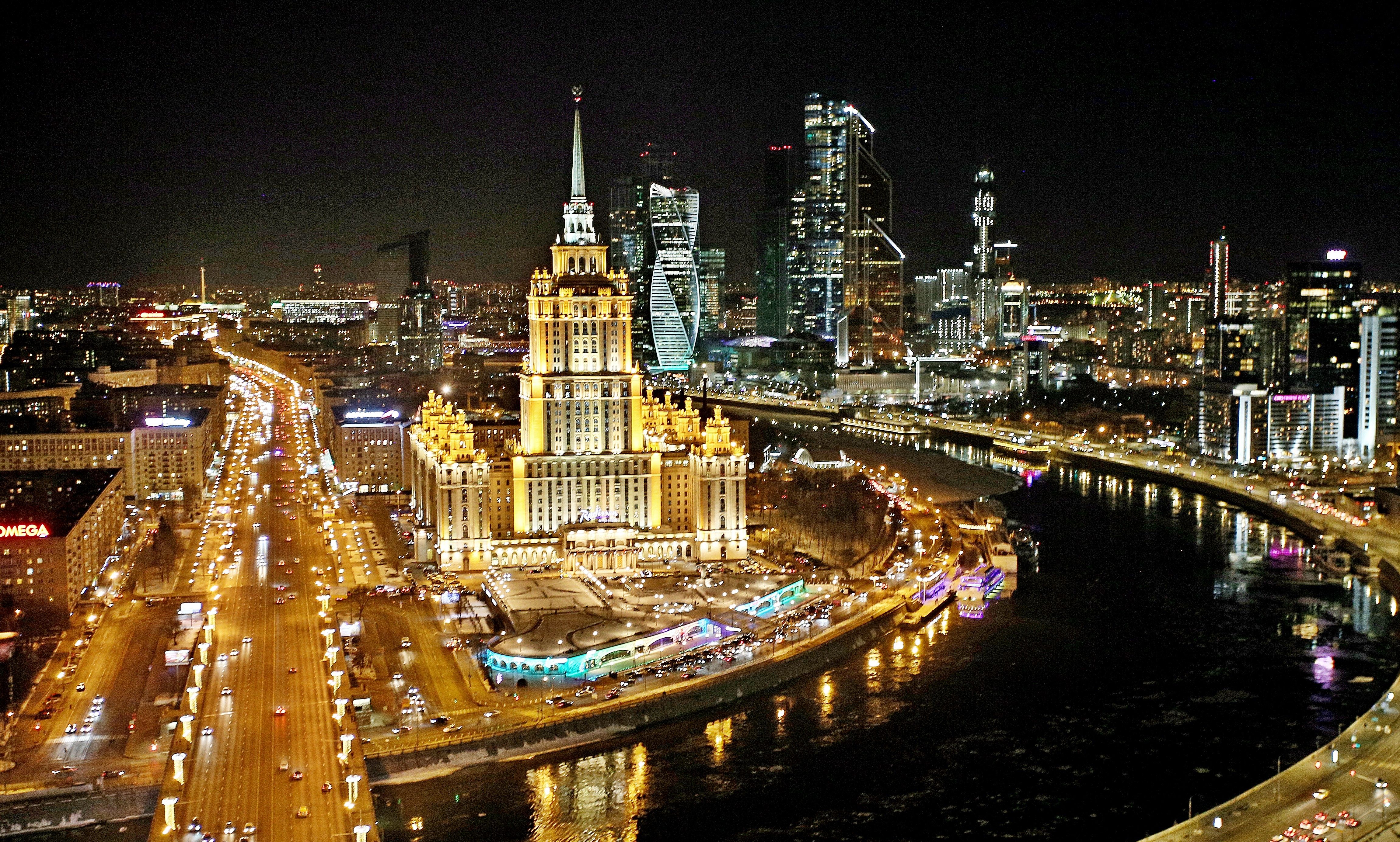 Фасадное освещение всех 130 московских офисов отключат в знак заботы о будущем планеты. Фото: Антон Гердо