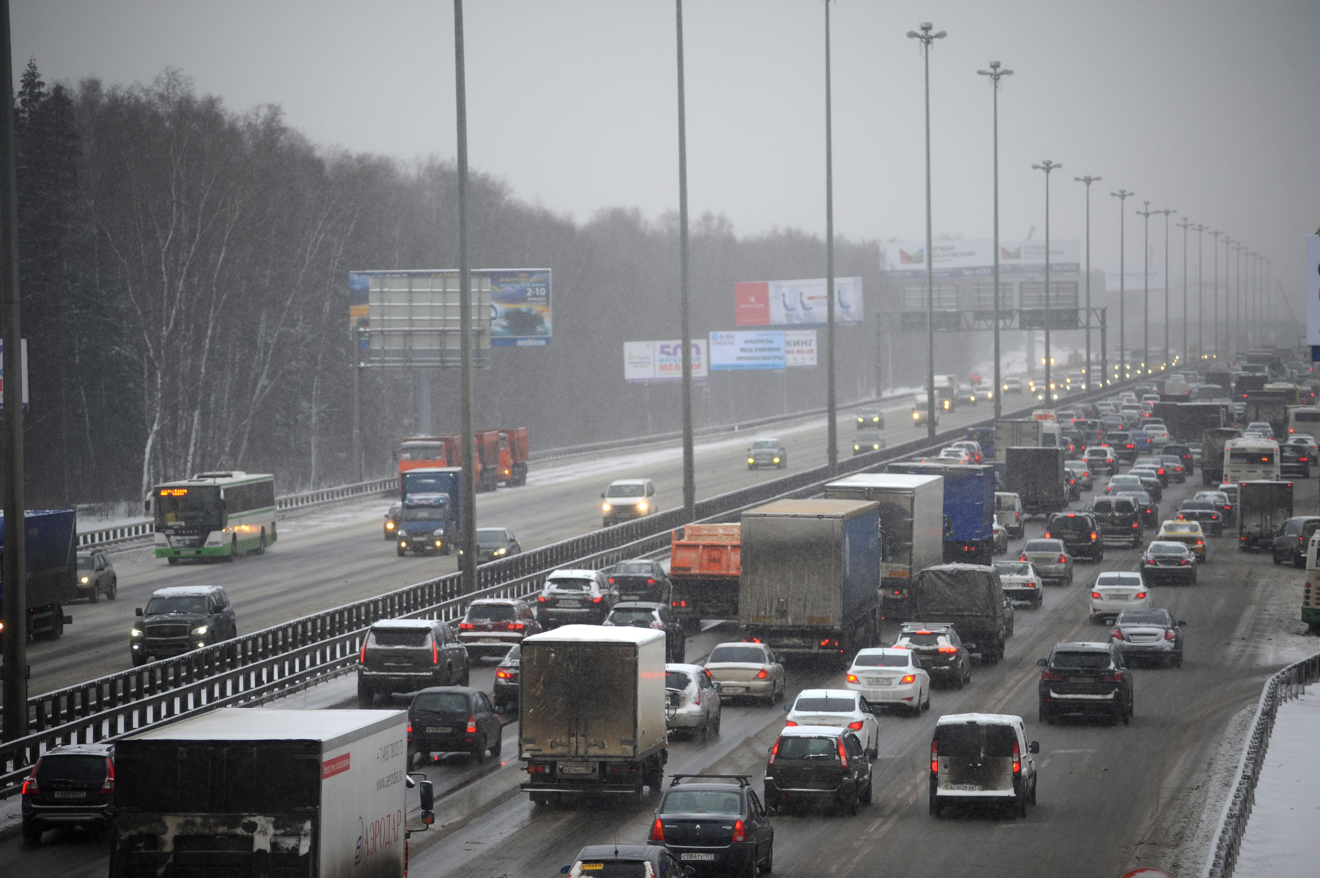 ЦОДД посоветовал водителям не ездить по Москве днем в среду