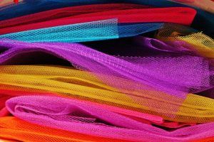 Сейчас юбки самых разных цветов и фасонов делают из фатина. Фото: pixabay