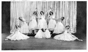 Длинные пачки мешали балеринам выполнять сложные танцевальные движения. Фото: pixabay