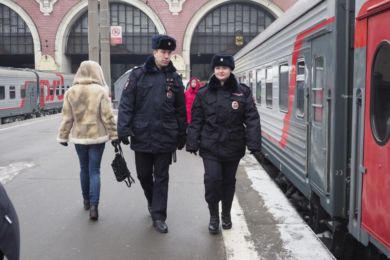 Полицейские Южного округа столицы задержали подозреваемого в попытке грабежа