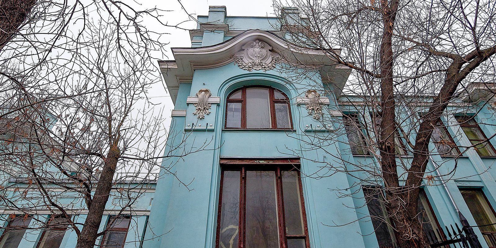 Ассиметричный особняк в Москве ждет реставрация