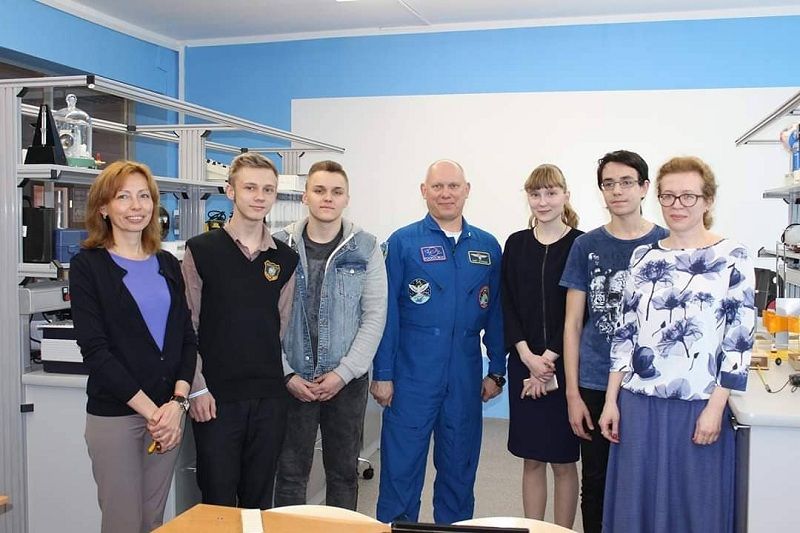 Фото на память с учениками инженерного класса
