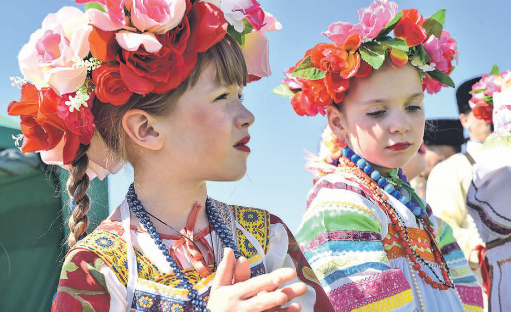 26 мая 2018 года. Участницы фольклорного фестиваля «Коломенский хоровод» во время выступления. Фото: Пелагея Замятина
