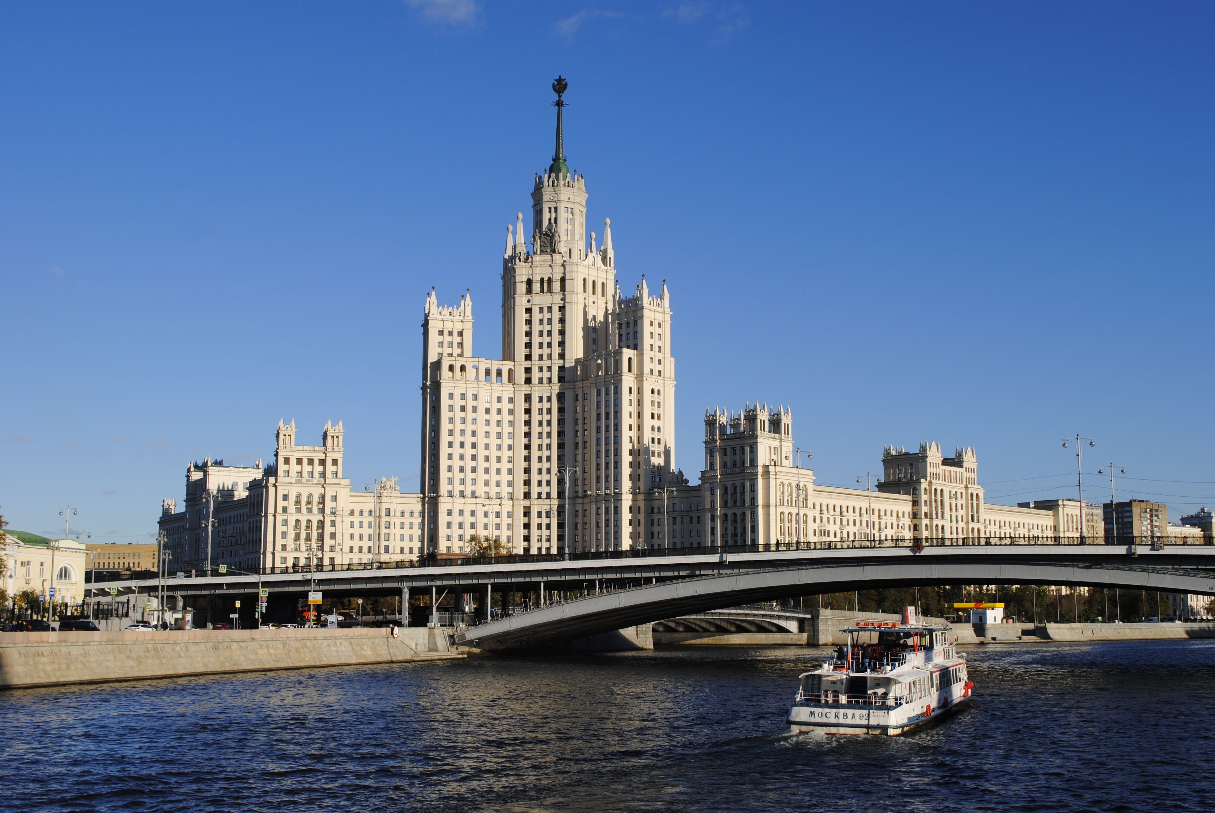 Прогулка по Москве-реке стала дешевле для владельцев «Тройки»