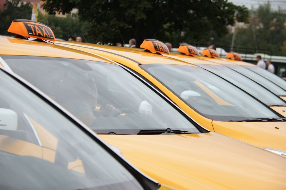 Такси в Москве чаще всего вызывают в аэропорт Внуково. Фото: Антон Гердо