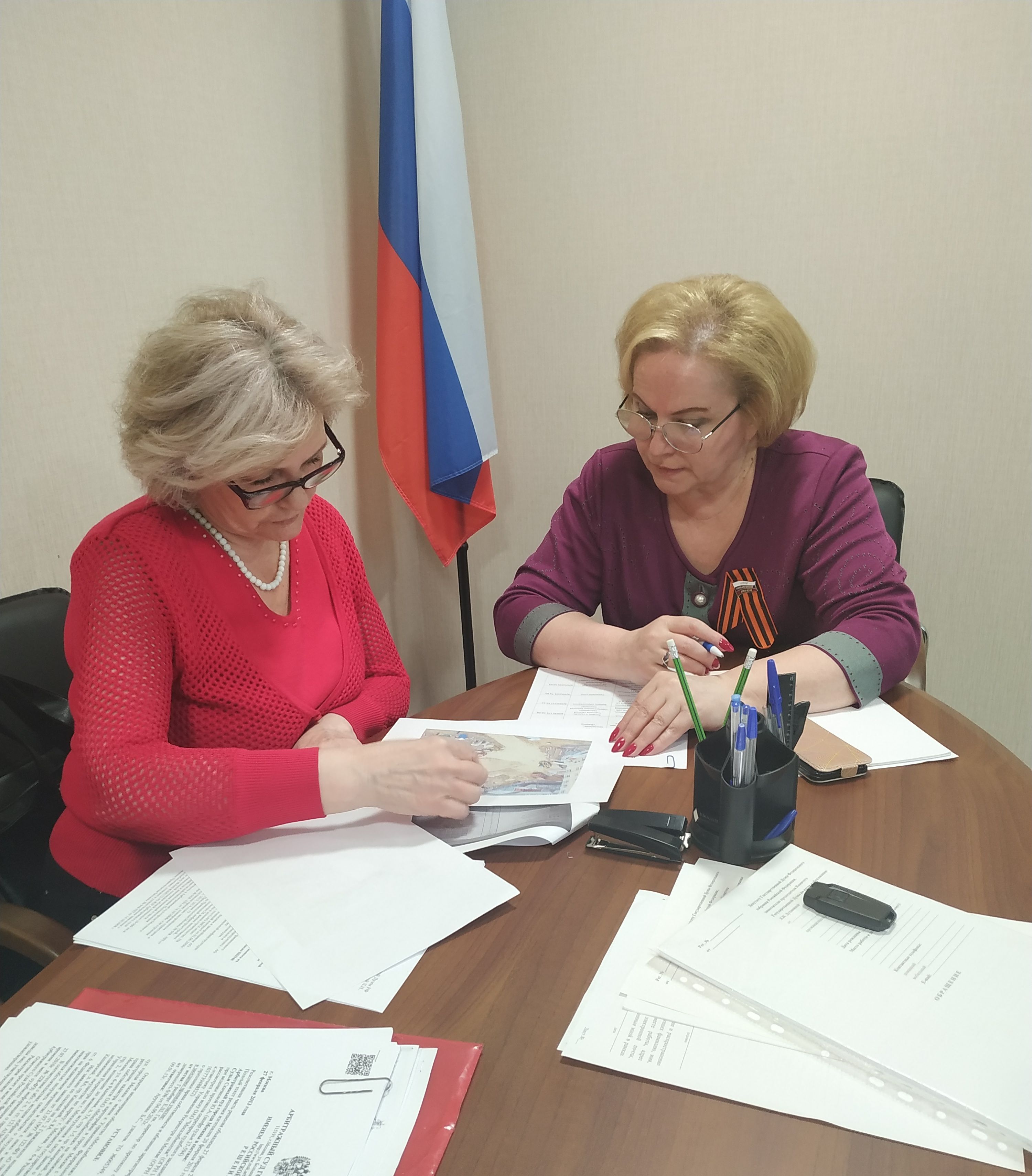 Депутат Госдумы РФ Любовь Духанина провела личный прием граждан в своей общественной приемной на территории ЮАО.