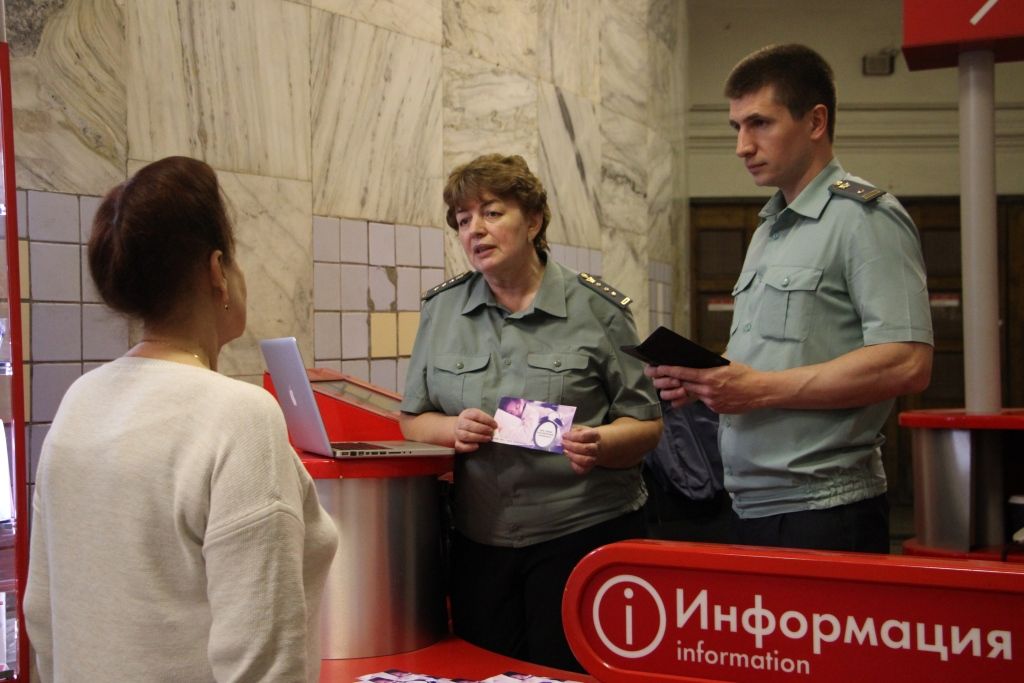 Судебные приставы проконсультировали жителей и гостей  столицы на мобильных пунктах