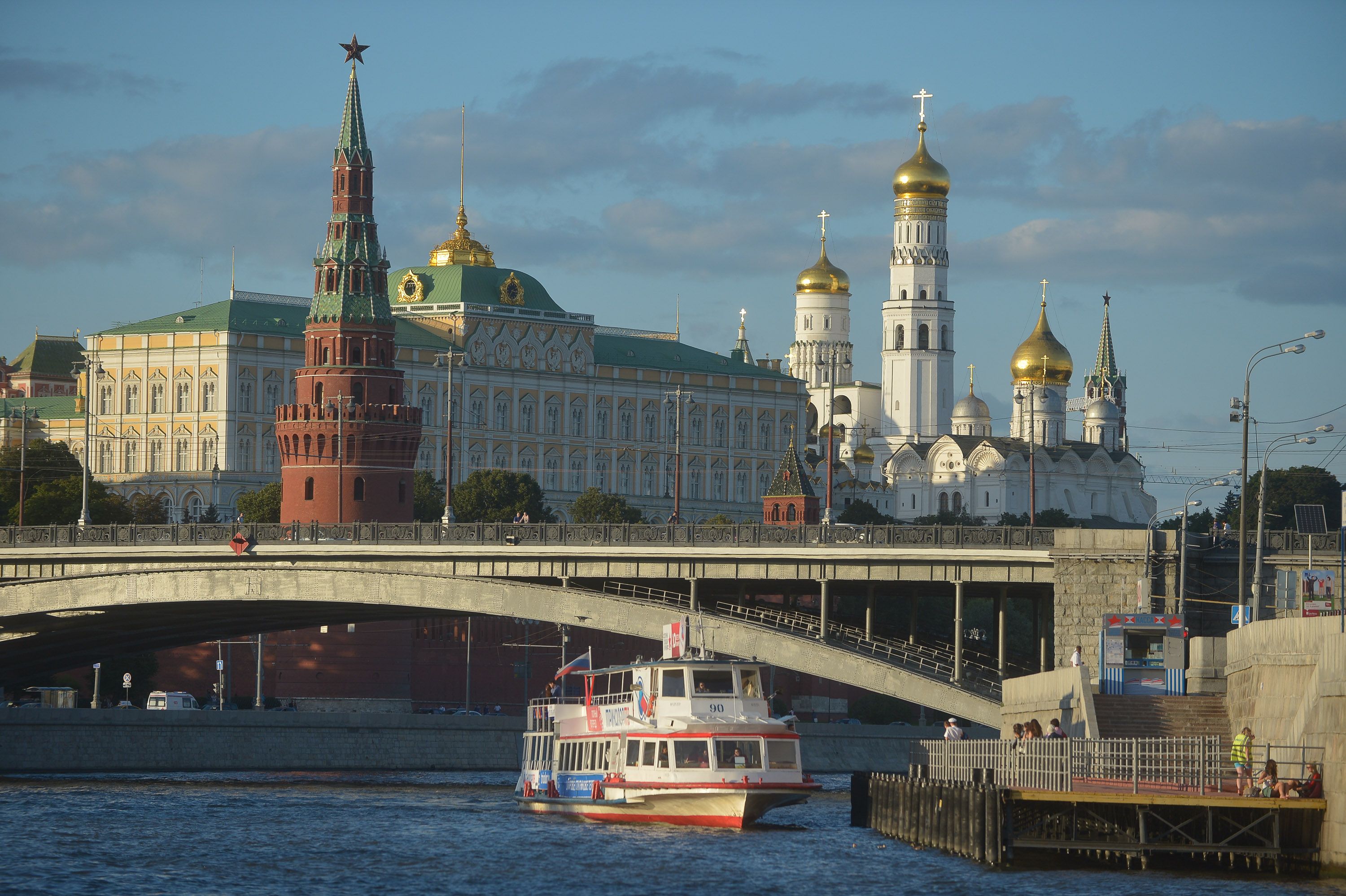 На Москве-реке запустили «цветочные» трамвайчики