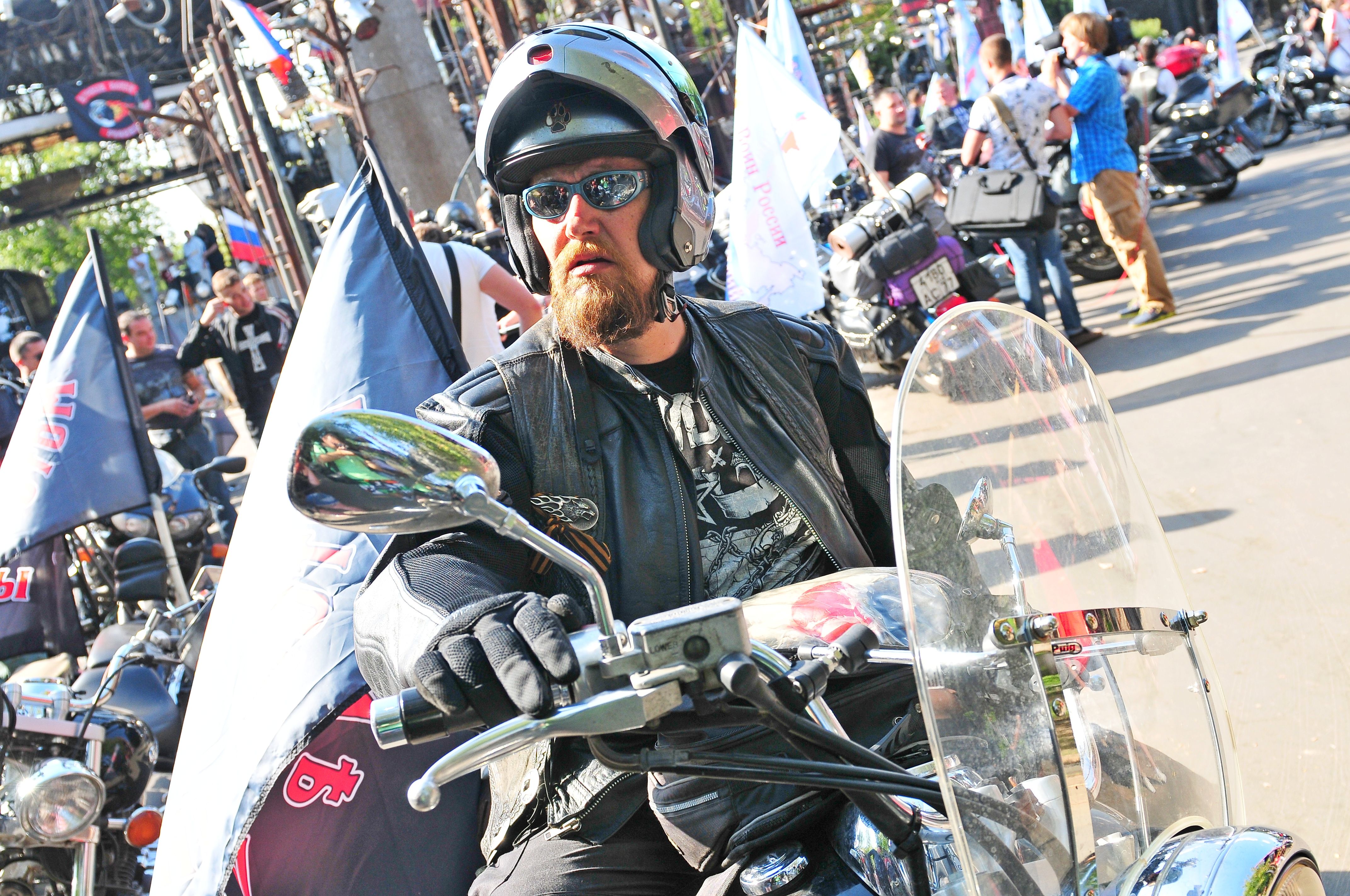 Управлять мотоциклом необходимо в шлеме. Фото: Александр Казаков