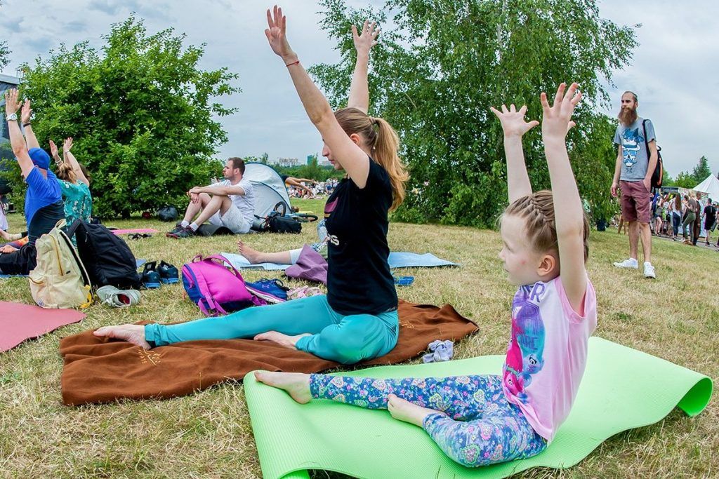 Бесплатные тренировки по йоге организуют в парках юга. Фото: сайт мэра Москвы