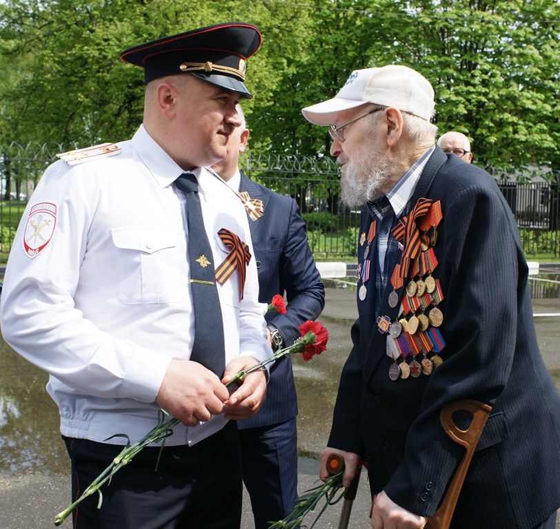 Начальник УВД по ЮАО полковник полиции Дмитрий Рябов поздравил ветеранов с Великим Днем Победы
