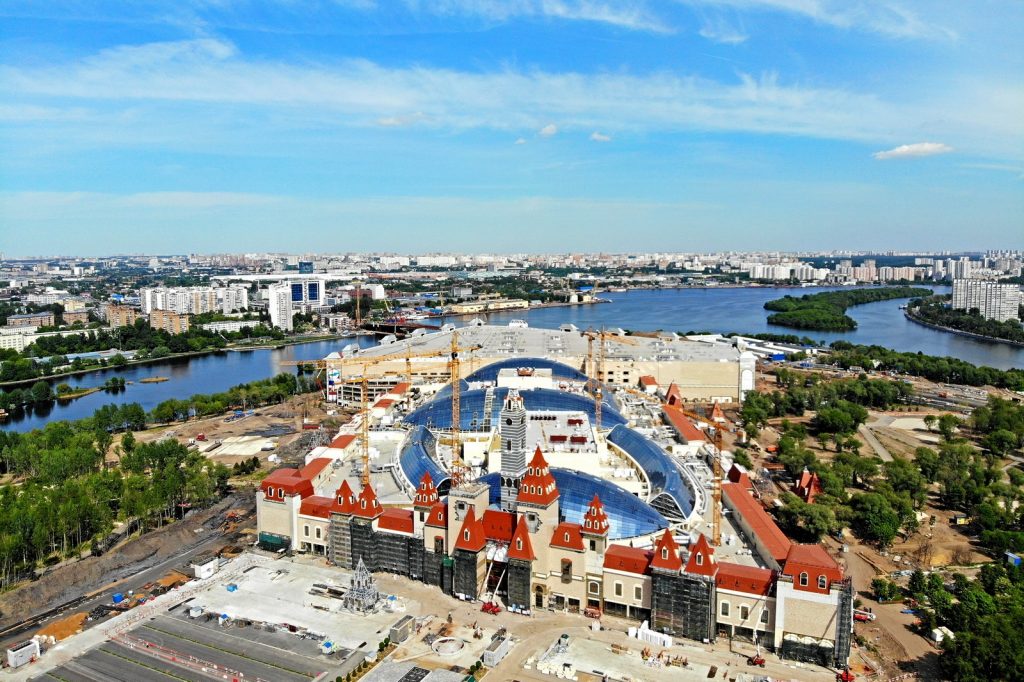 Самый большой в России стеклянный купол возвели в «Острове мечты». Фото: сайт Комплекса градостроительной политики и строительства Москвы