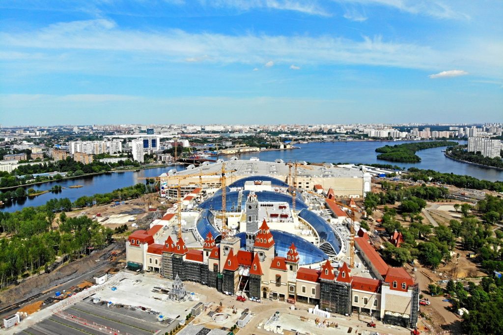 Самый большой в России стеклянный купол возвели в «Острове мечты». Фото: сайт Комплекса градостроительной политики и строительства Москвы Самый большой в России стеклянный купол возвели в «Острове мечты». Фото: сайт Комплекса градостроительной политики и строительства Москвы