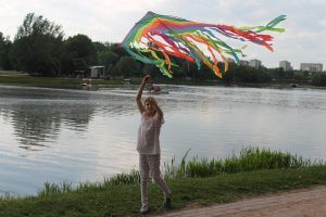 Школьница Суворова Дарья отдыхает вместе с семьей в столичном музее-усадьбе. Фото: Патимат Абдурахманова 