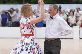Аккорды лета: участников «Московского долголетия» пригласили на танцы. Фото: сайт мэра Москвы