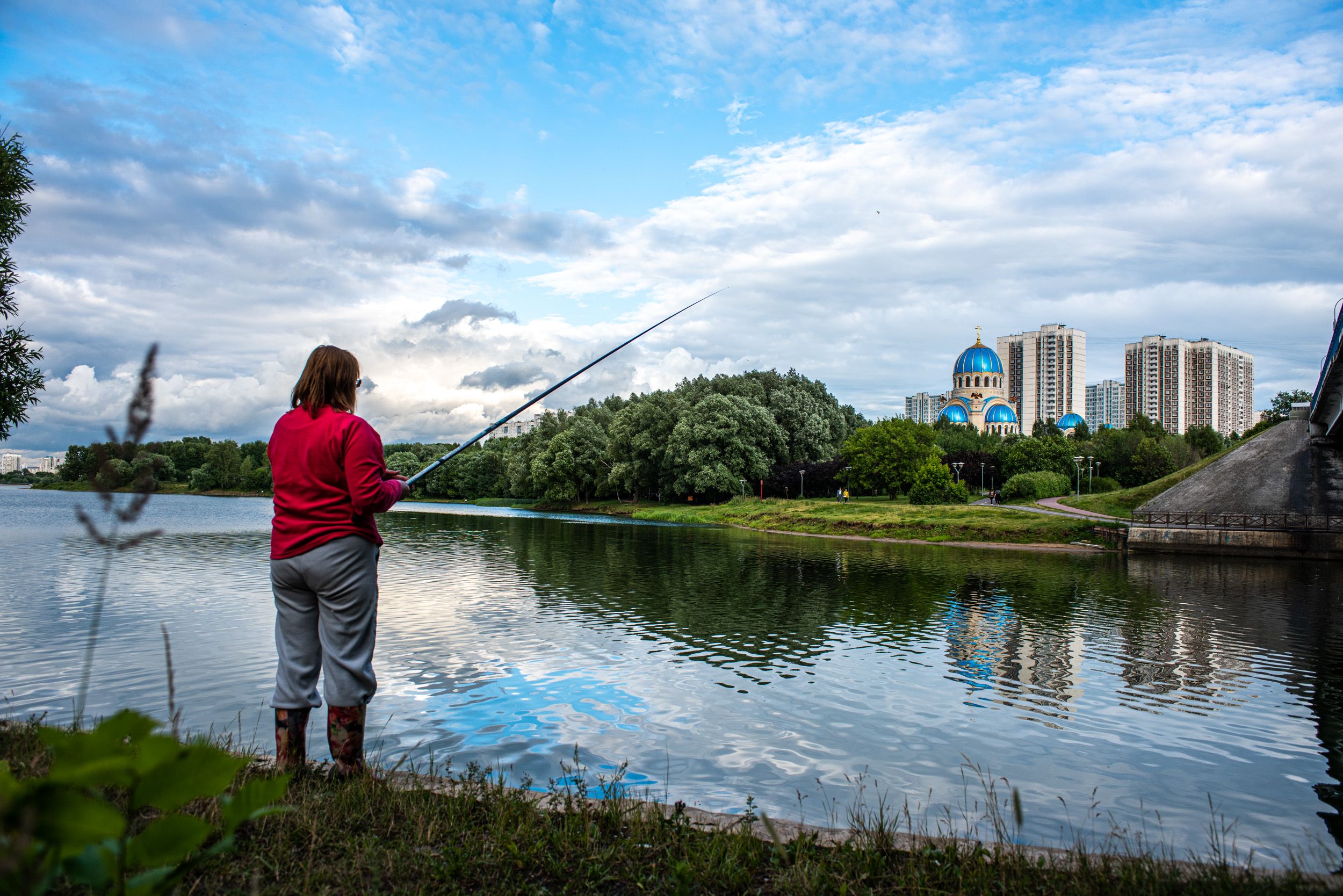 Ловить рыбу в москве реке. Борисовские пруды рыбалка. Братеево Москва река. Марьино озеро Казань. Борисовские пруды 2002.