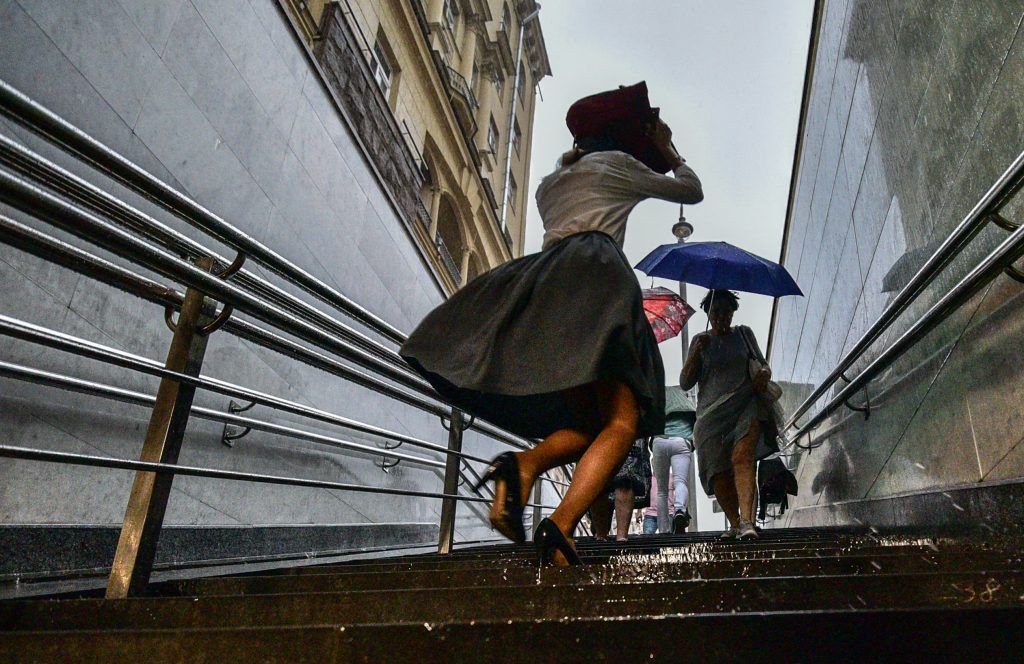 Зонт на улице явно не помешает. Фото: Пелагия Замятина