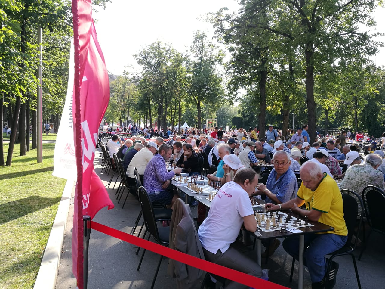 Турнир по шахматам организовали для ветеранов в «Лужниках»