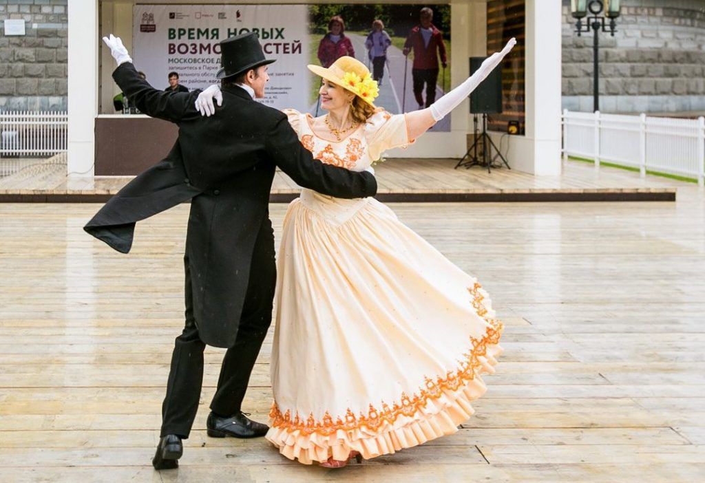 Участников «Московского долголетия» пригласили на костюмированную вечеринку. Фото: сайт мэра МОсквы