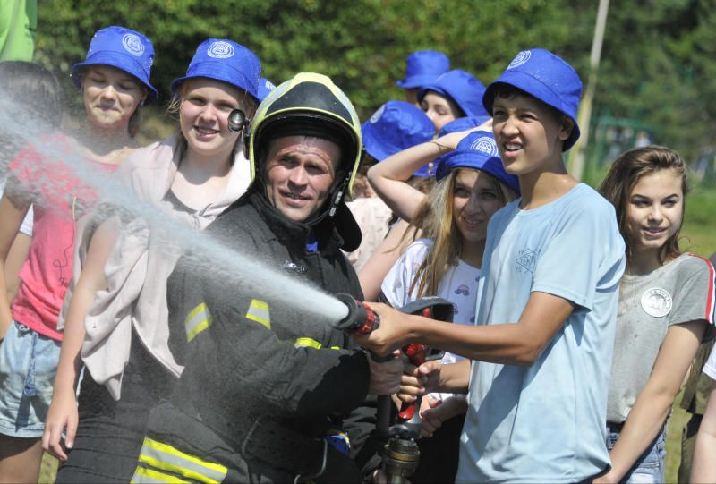 Одна из школ юга примет участие во всероссийских соревнованиях юных пожарных и спасателей. Фото: Александр Кожохин