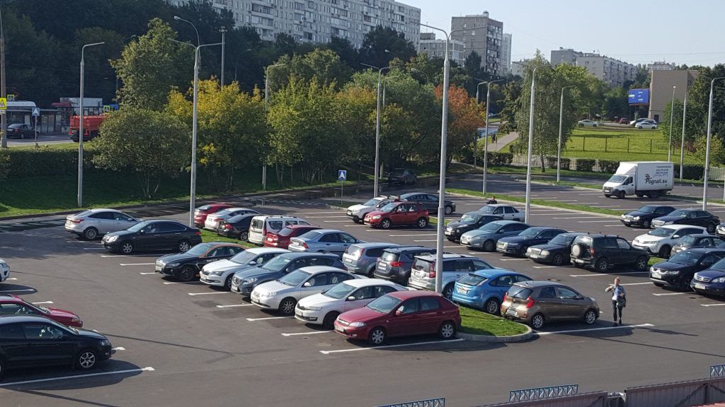 12 августа 2019 года. Заканчивается благоустройство парковки автомобилей на Чертановской улице. Фото: 